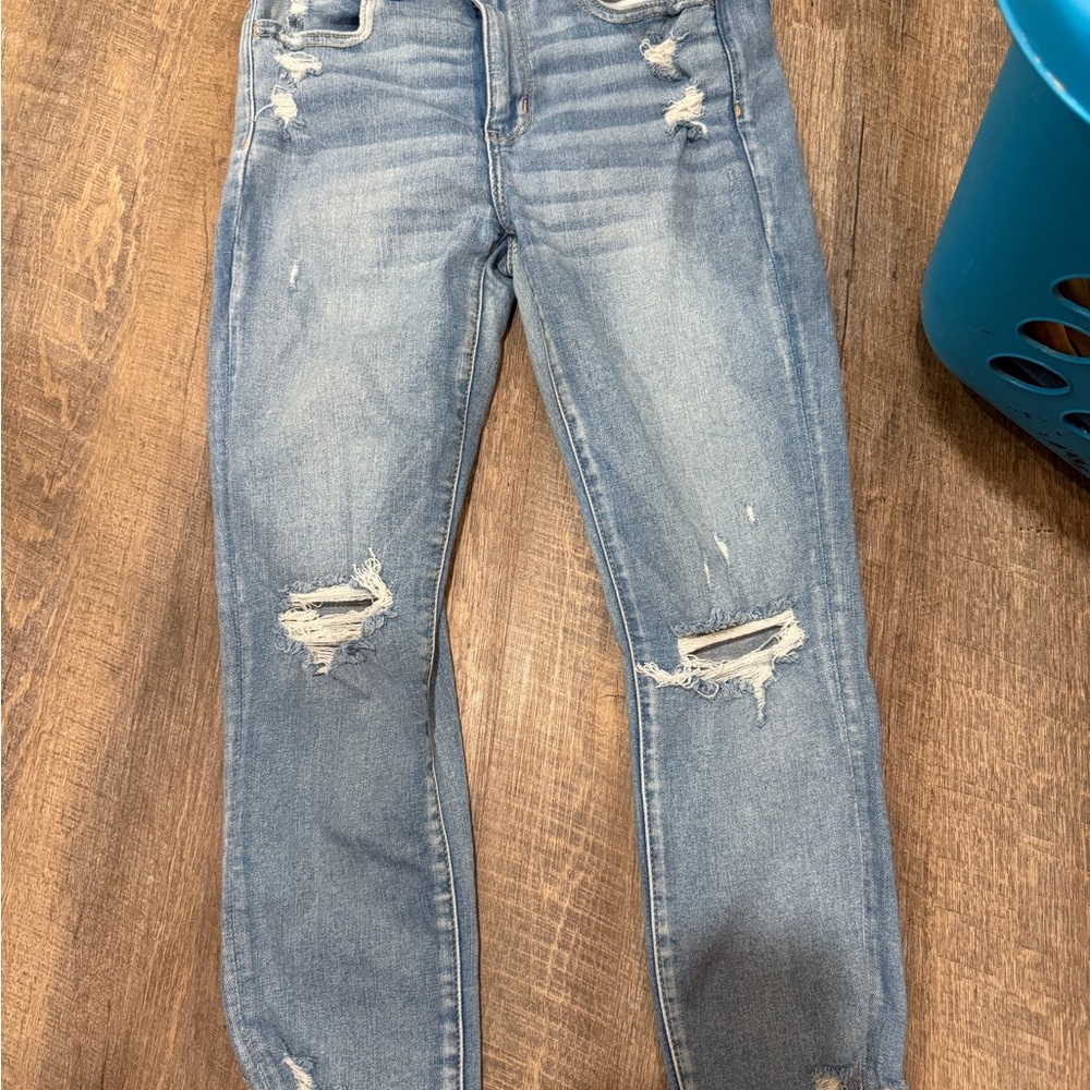 American Eagle Outfitters size 6 short Light Blue Distressed Boyfriend Jeans